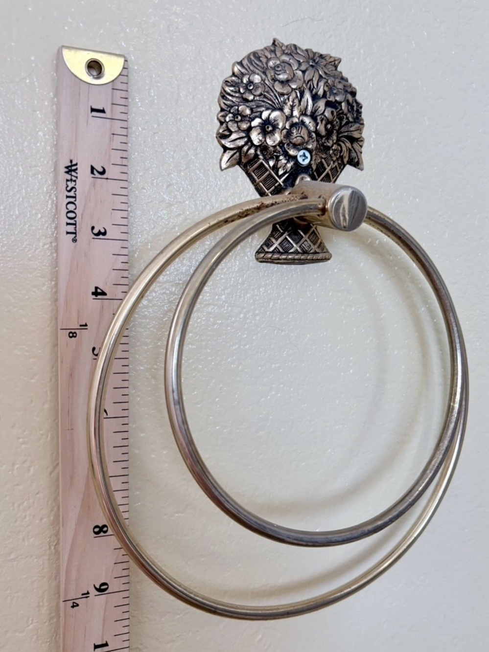 Vintage Brass Floral Basket Double Towel Ring Wall Mount Hollywood Regency - Picture 8 of 9